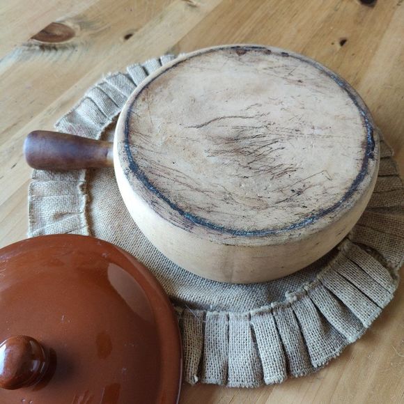 Vintage French Stoneware Covered Casserole Dish 8.5 inches wide and 4.5 inches - Picture 6 of 16